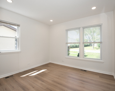 1021 Lonsdale Road - Photo Thumbnail 14