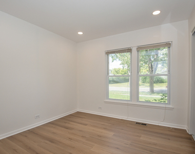 1021 Lonsdale Road - Photo Thumbnail 13