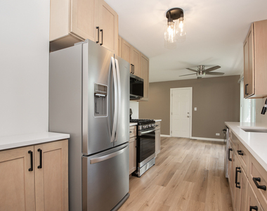 1021 Lonsdale Road - Photo Thumbnail 8
