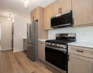 1021 Lonsdale Road - Photo Thumbnail 11