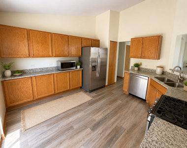 3322 Bromley Lane - Photo Thumbnail 2