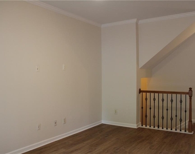 2059 Liberty Court Nw - Photo Thumbnail 7