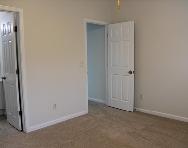 2059 Liberty Court Nw - Photo Thumbnail 4