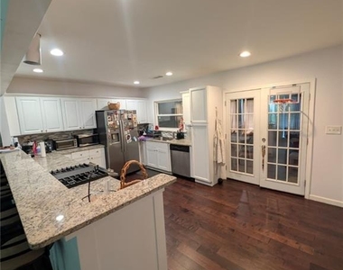 3221 Bobolink Drive - Photo Thumbnail 2
