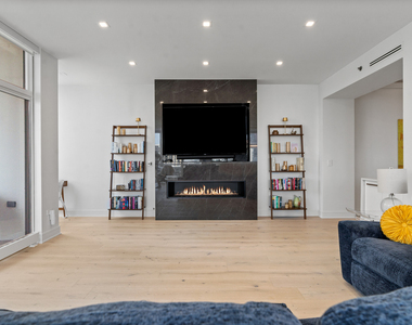 21 E Huron Street - Photo Thumbnail 6