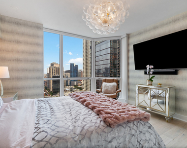21 E Huron Street - Photo Thumbnail 13