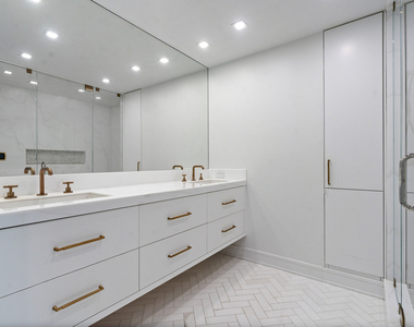21 E Huron Street - Photo Thumbnail 14
