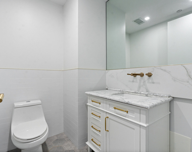 21 E Huron Street - Photo Thumbnail 11