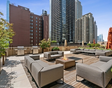21 E Huron Street - Photo Thumbnail 4