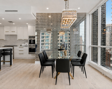 21 E Huron Street - Photo Thumbnail 8