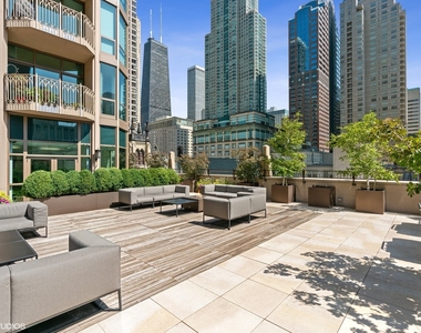 21 E Huron Street - Photo Thumbnail 3