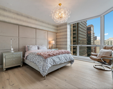 21 E Huron Street - Photo Thumbnail 12