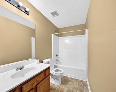 744 W Vincent Drive W - Photo Thumbnail 23