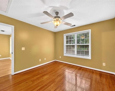 744 W Vincent Drive W - Photo Thumbnail 21