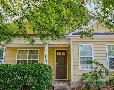 744 W Vincent Drive W - Photo Thumbnail 1
