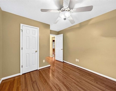 744 W Vincent Drive W - Photo Thumbnail 29