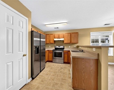 744 W Vincent Drive W - Photo Thumbnail 9