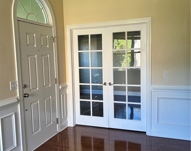 3205 E Gate Drive - Photo Thumbnail 7