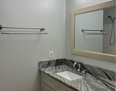 3205 E Gate Drive - Photo Thumbnail 10