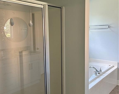 3205 E Gate Drive - Photo Thumbnail 13