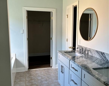 3205 E Gate Drive - Photo Thumbnail 14