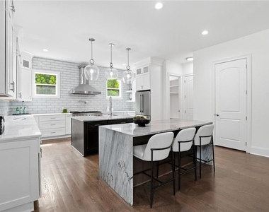 2415 Rugby Avenue - Photo Thumbnail 7