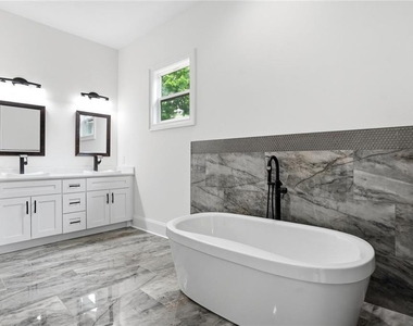 2415 Rugby Avenue - Photo Thumbnail 15