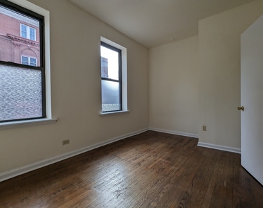 3147 W Medill Avenue - Photo Thumbnail 5
