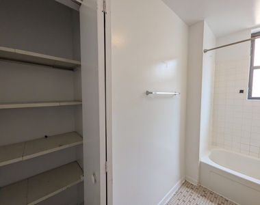 3147 W Medill Avenue - Photo Thumbnail 10