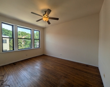 3147 W Medill Avenue - Photo Thumbnail 4