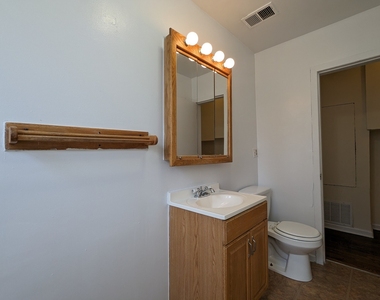 3147 W Medill Avenue - Photo Thumbnail 9