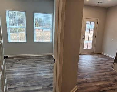 908 Colton Drive - Photo Thumbnail 4