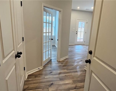 908 Colton Drive - Photo Thumbnail 7