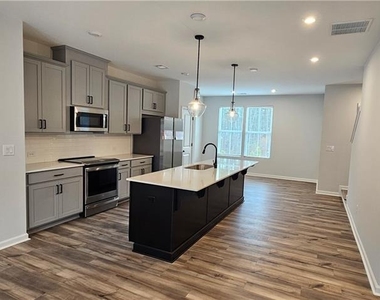 908 Colton Drive - Photo Thumbnail 14