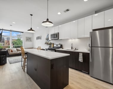 713 N Milwaukee Avenue - Photo Thumbnail 1