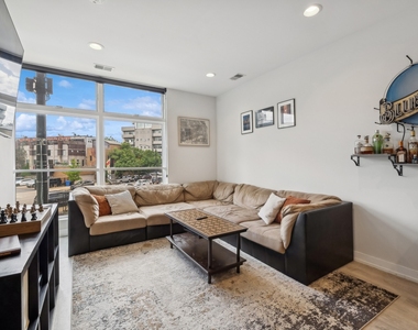 713 N Milwaukee Avenue - Photo Thumbnail 8