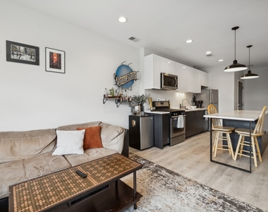 713 N Milwaukee Avenue - Photo Thumbnail 10
