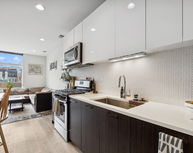 713 N Milwaukee Avenue - Photo Thumbnail 4