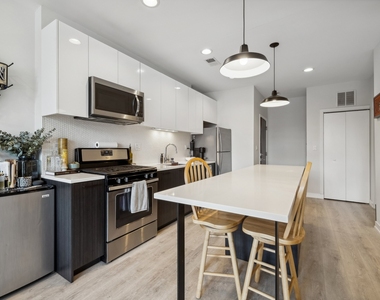 713 N Milwaukee Avenue - Photo Thumbnail 5