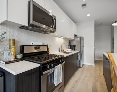 713 N Milwaukee Avenue - Photo Thumbnail 6