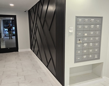 5906 N Sheridan Road - Photo Thumbnail 2
