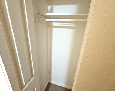 5906 N Sheridan Road - Photo Thumbnail 11