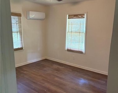 4049 Villa Avenue - Photo Thumbnail 6
