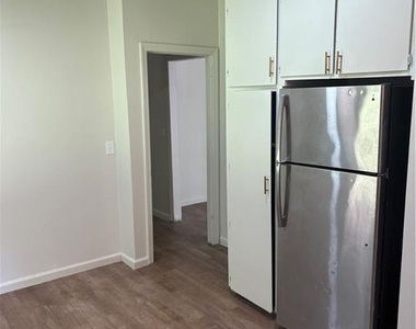 4049 Villa Avenue - Photo Thumbnail 4