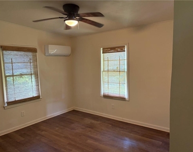 4049 Villa Avenue - Photo Thumbnail 7