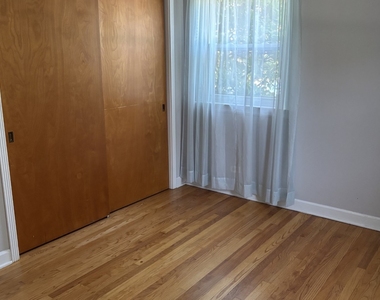 928 Harlem Avenue - Photo Thumbnail 6