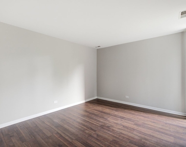 6000 Oakwood Drive - Photo Thumbnail 7