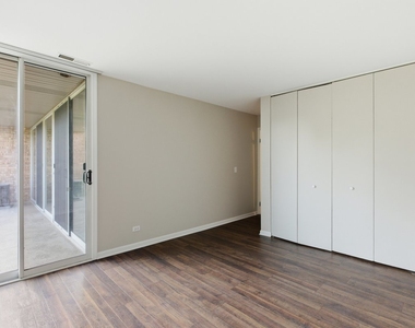 6000 Oakwood Drive - Photo Thumbnail 8