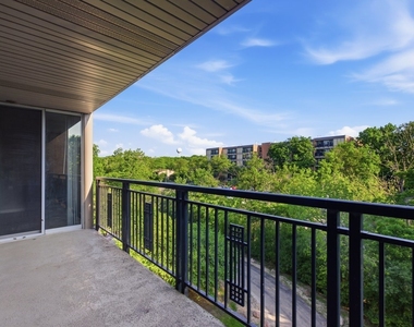 6000 Oakwood Drive - Photo Thumbnail 10