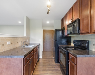 6000 Oakwood Drive - Photo Thumbnail 4